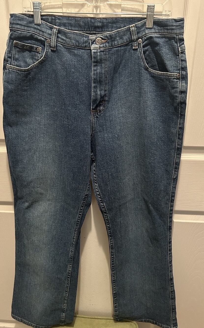 Women’s Blue Denim 98% cotton 5-pocket Bootcut Jeans Size 14P